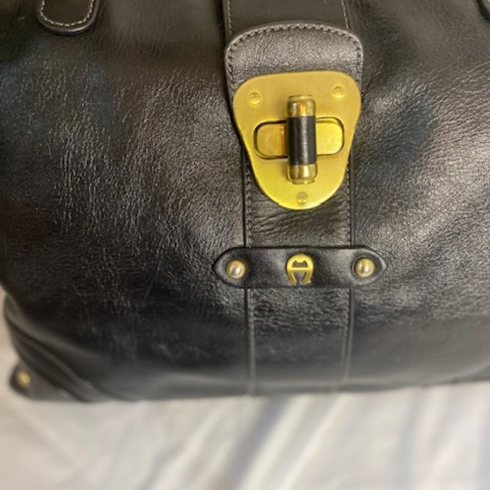 Etienne Aigner Large Black Leather tote/should bag with gold hardware - Picture 2 of 9